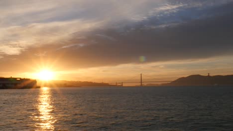 Sonnenuntergang-über-Der-Golden-Gate-Bridge