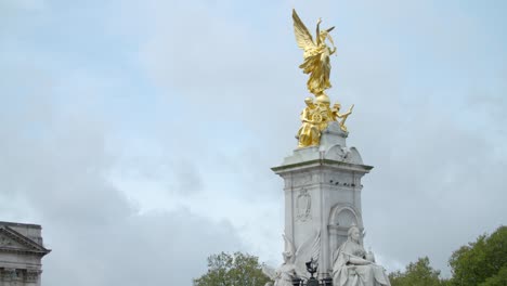 Victoria-Memorial-Buckingham-Palace