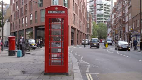 Red-Phone-Box-in-London