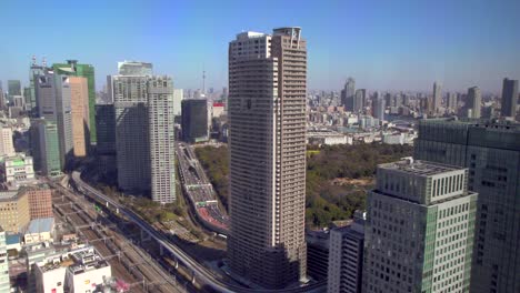 Edificio-de-gran-altura-en-el-centro-de-Tokio
