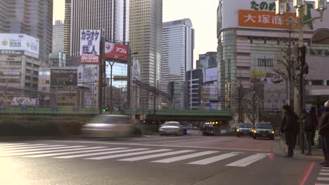 Timelapse-de-un-paso-de-peatones-en-Tokio