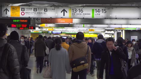 Beschäftigter-Tokio-Bahnhof