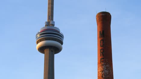Das-Kraftwerk-Und-Der-Cn-turm-Toronto