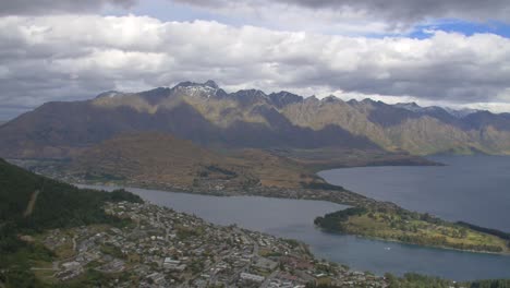 Snow-Capped-Mountains-Around-Queenstown