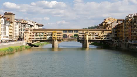 Wide-Shot-of-Ponte-Vecchio-Italy