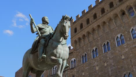 Cosimo-De-Medici-Statue-Florenz-Italien