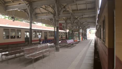 Old-Sri-Lankan-Train-Leaving-Station