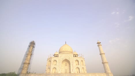 Panning-Down-to-Taj-Mahal