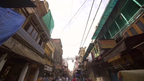 Zeitlupenaufnahme-Einer-Straße-In-Delhi