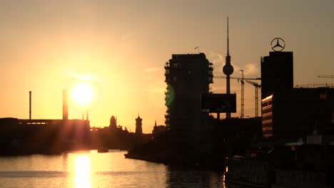 Silhouette-Der-Berliner-Skyline-Bei-Sonnenuntergang