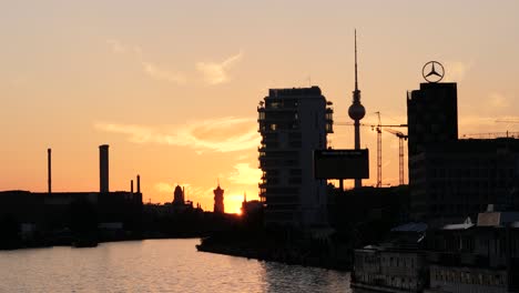 Sonnenuntergang-über-Der-Berliner-Skyline
