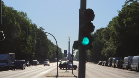 Looking-Down-Freeway-to-Victory-Column