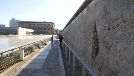 Statische-Aufnahme-Entlang-Der-Berliner-Mauer