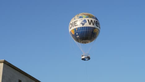 DIE-WELT-Balloon-Berlin-Close-Up
