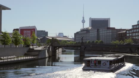Berlin-Cityscape-With-Río-Spree