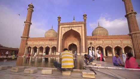 Anbeter-Baden-In-Jama-Masjid-Delhi-Indien