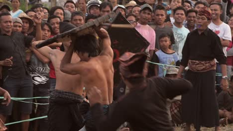 Referee-Ruling-in-Indonesian-Gladiator-Fight