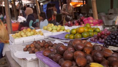 Panning-Along-Produce-at-a-Market
