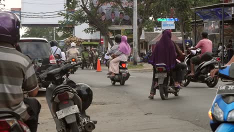 Scooter-Pulling-Out-into-Indonesian-Road