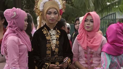 Women-at-an-Indonesian-Wedding-Procession