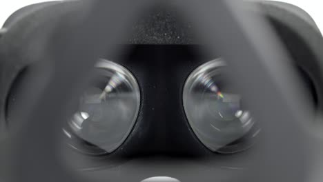 Focus-Pull-on-VR-Headset-Lenses