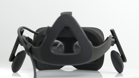 Reveal-Shot-of-the-Inside-of-a-VR-Headset
