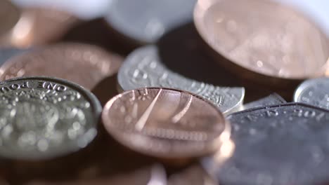 Hart-Beleuchtete-Rotierende-Britische-Münzen