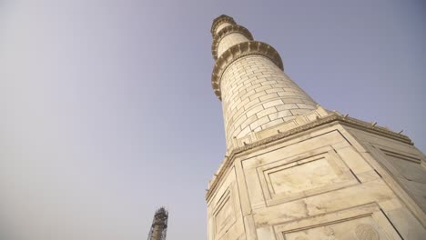 Schwenken-Um-Ein-Minarett-Des-Taj-Mahal