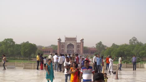 Ausflügler-Im-Taj-Mahal