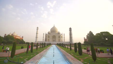Handheld-Shot-of-the-Taj-Mahal