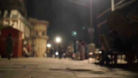Fokuszug-Der-Indischen-Straße-Bei-Nacht