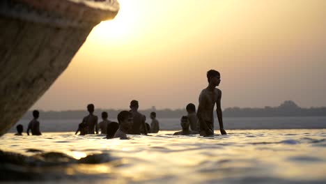 Men-Bathing-in-River-Ganges-in-Varanasi