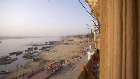 Shot-of-the-Ganges-Riverbank-in-Varanasi