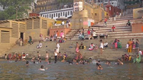 Meer-Ghat-Auf-Den-Ganges
