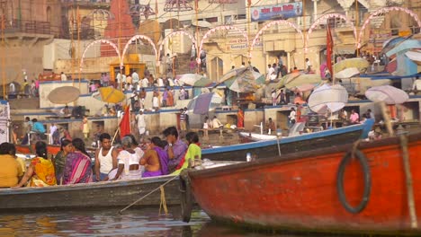 Dashashwamedh-Ghat-on-the-Río-Ganges