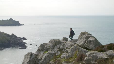Hiking-Along-Cliff-Edge-in-Cornwall