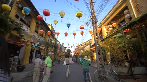 Walk-Through-Traditional-Vietnamese-Street