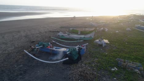 Pescadores-indonesios-por-un-estabilizador