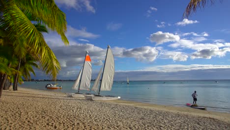 Segelboote-Am-Strand-Von-Mauritius