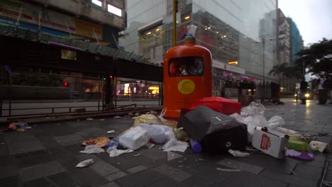 überfüllter-Mülleimer-In-Der-Innenstadt-Von-Hongkong