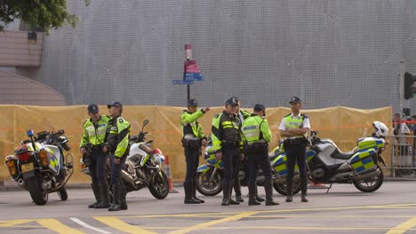 Gruppe-Von-Polizisten-In-Hongkong