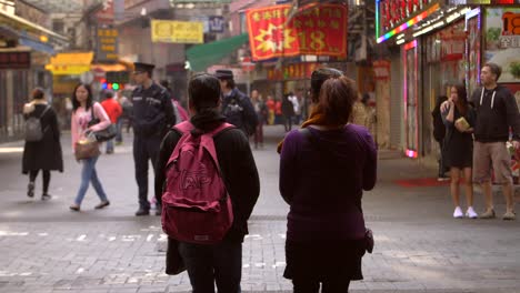 Frauen,-Die-In-Der-Hong-Kong-Street-Spazieren-Gehen