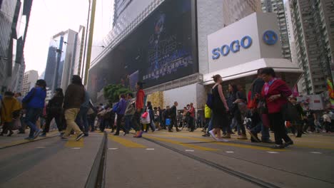 Fußgänger-Auf-Zebrastreifen-In-Hongkong