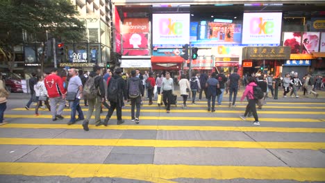 Menschenmassen,-Die-Die-Straße-In-Hongkong-überqueren