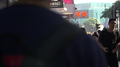 Crowded-Hong-Kong-Sidewalk