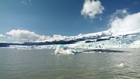 Lago-helado-en-Islandia
