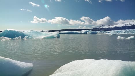 Icebergs-in-a-Glacier-Lake