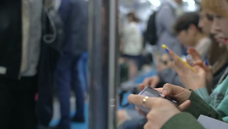Commuters-on-Smartphones