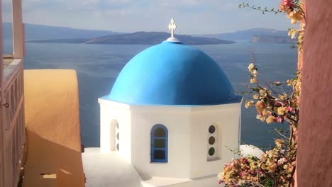 Church-Dome-in-Santorini