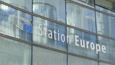 CU-Station-Europe-Sign-en-Bruselas